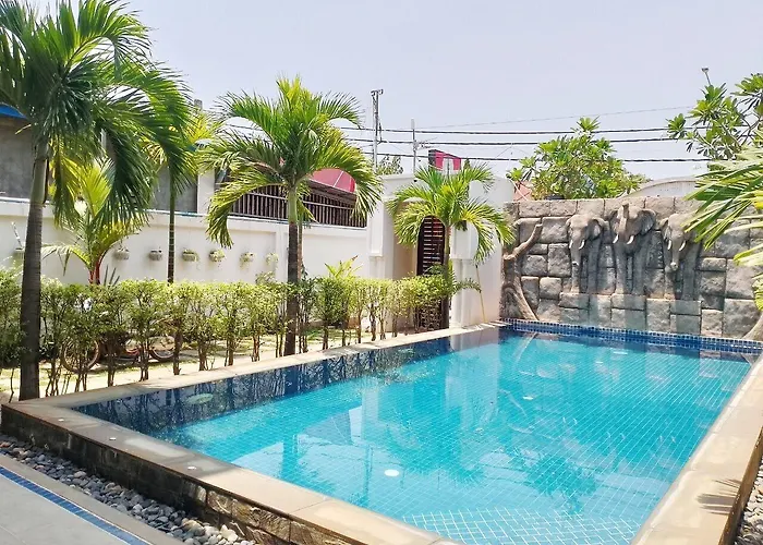 D'central Khmer Hotel *